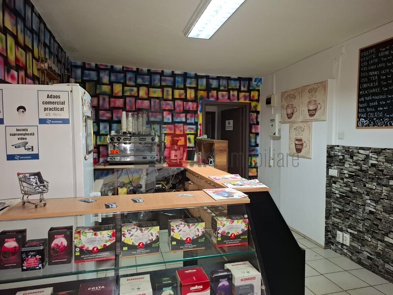 Piata Delfinului, Spatiu comercial  trafic pietonal