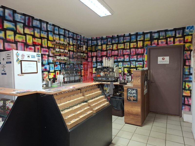 Piata Delfinului, Spatiu comercial  trafic pietonal